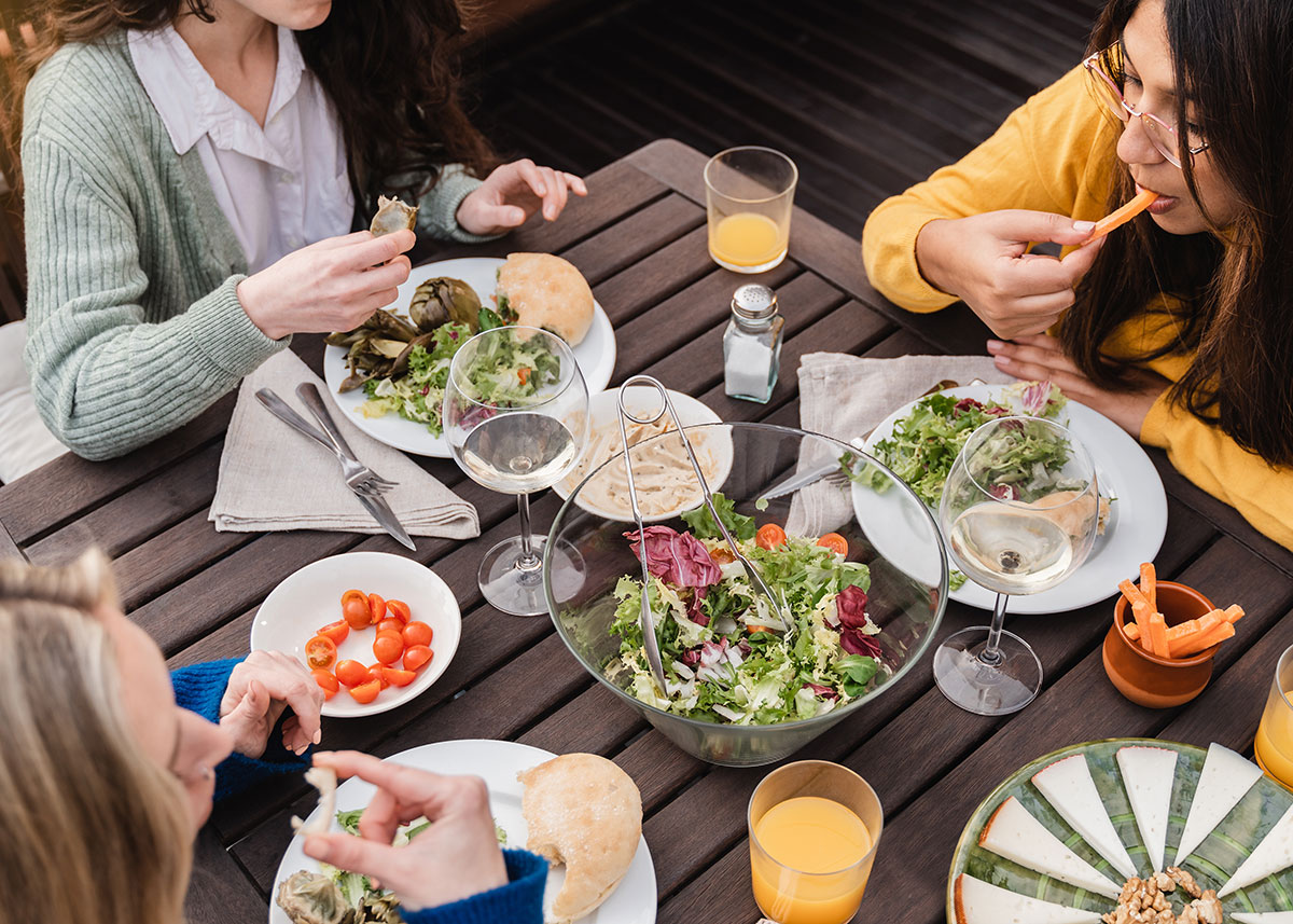 people dining, foodservice